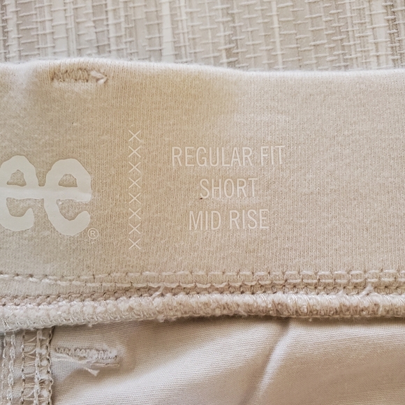 Lee Women's Cream Tan Cargo Shorts Mid Rise 5" Plus Size 22 NWT - Picture 8 of 10